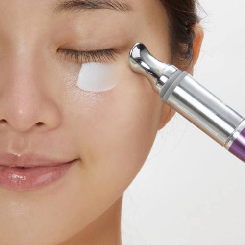 VT COSMETICS - Reedle Shot Lifting Eye Cream  Liftingový oční krém se spikulami a vibračním aplikátorem