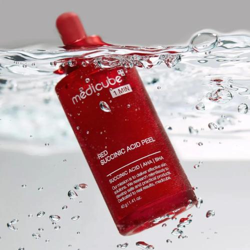 MEDICUBE - Red Acne Succinic Acid Peel - 1minutový smývací peeling proti nedokonalostem - 40 g