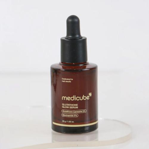 MEDICUBE – Glutathione Glow Serum – Rozjasňující sérum s glutathionem a peptidy - 30 g