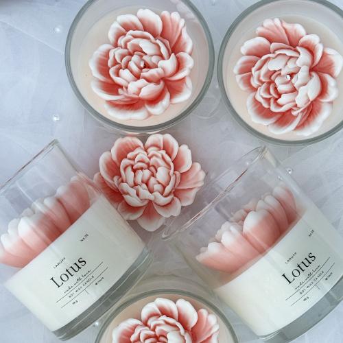 Lotus – designová sójová svíčka