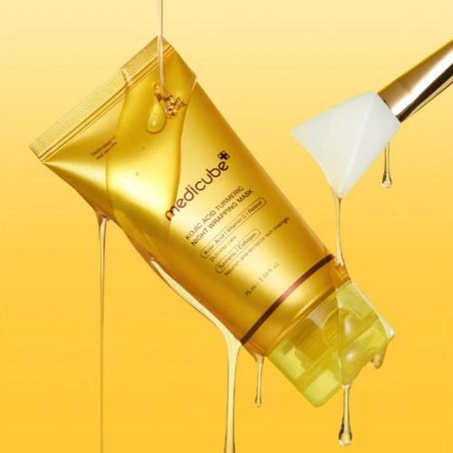 MEDICUBE - Kojic Acid Turmeric Night Wrapping Mask - Slupovací noční maska pro rozjasnění pleti