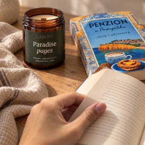 Paradise Pages - Sójová svíčka s dřevěným knotem
