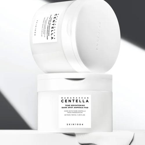 SKIN1004 - Madagascar Centella Tone Brightening Dark Spot Ampoule Pad - Rozjasňující pleťové tamponky na pigmentové skvrny - 60 ks