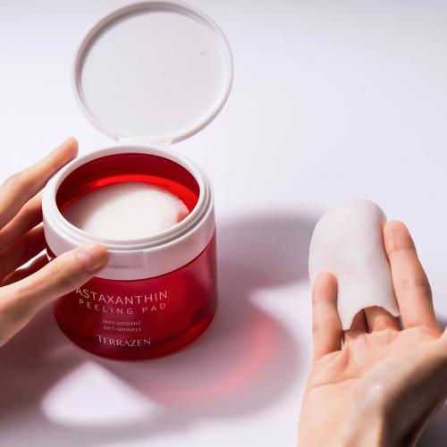 TERRAZEN - Astaxanthin Peeling Pad - Rozjasňující exfoliační tamponky pro hladší a zářivější pleť