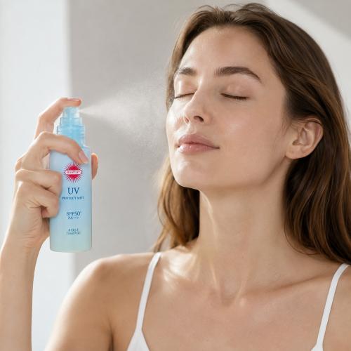 KOSÉ SUNCUT - UV Protect Mist SPF50+ PA++++ - Lehká voděodolná SPF mlha na obličej, tělo i vlasy - 60 ml
