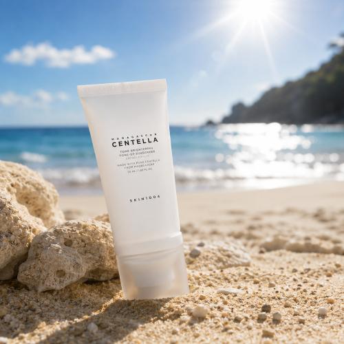 SKIN1004 - Madagascar Centella Tone Brightening Tone-Up Sunscreen SPF50+ PA++++ - Rozjasňující tónující opalovací krém - 50 ml