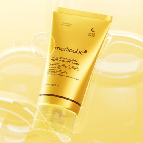 MEDICUBE - Kojic Acid Turmeric Night Wrapping Mask - Slupovací noční maska pro rozjasnění pleti