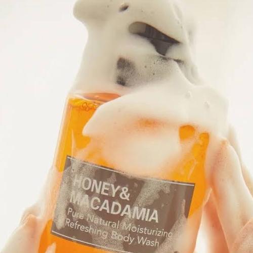 KUNDAL - Honey & Macadamia Pure Body Wash Amber Vanilla - Pečující sprchový gel - 500 ml