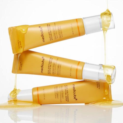 MEDICUBE - Kojic Acid Turmeric Vita Eye Gel Serum - Rozjasňující oční gelové sérum - 30 ml