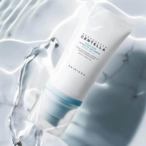SKIN1004 – Madagascar Centella Hyalu‑Cica Water‑Fit Sun Serum SPF50+ PA++++ – Hydratační SPF - 50 ml