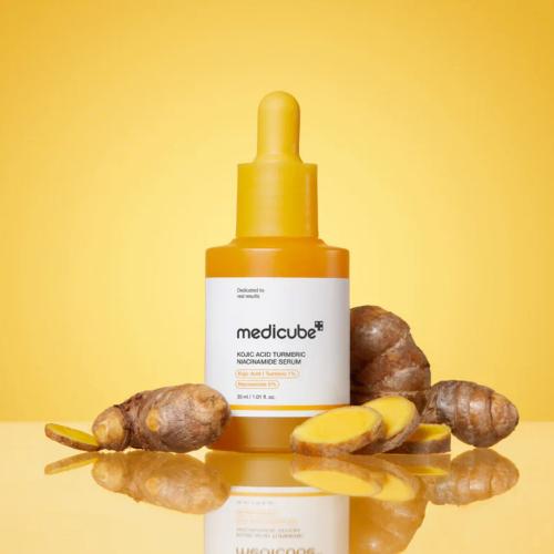 MEDICUBE - Kojic Acid Turmeric Niacinamide Serum - Rozjasňující sérum proti pigmentovým skvrnám - 30 ml