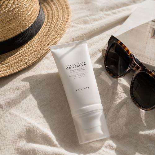 SKIN1004 - Madagascar Centella Tone Brightening Tone-Up Sunscreen SPF50+ PA++++ - Rozjasňující tónující opalovací krém - 50 ml