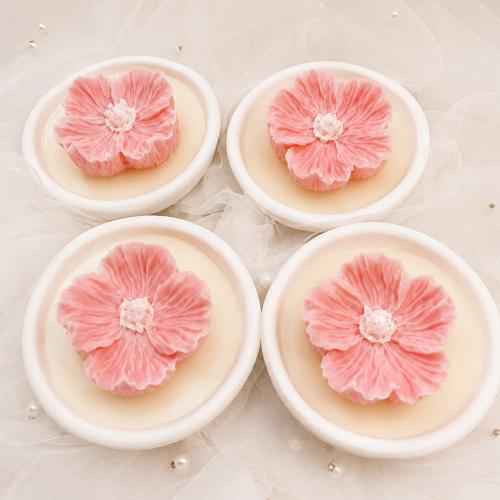 Plum Bloom – designová sójová svíčka v mističce