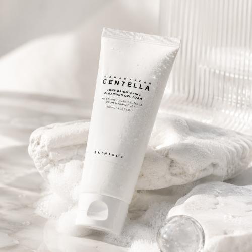 SKIN1004 - Madagascar Centella Tone Brightening Cleansing Gel Foam - Rozjasňující čisticí gelová pěna - 125 ml