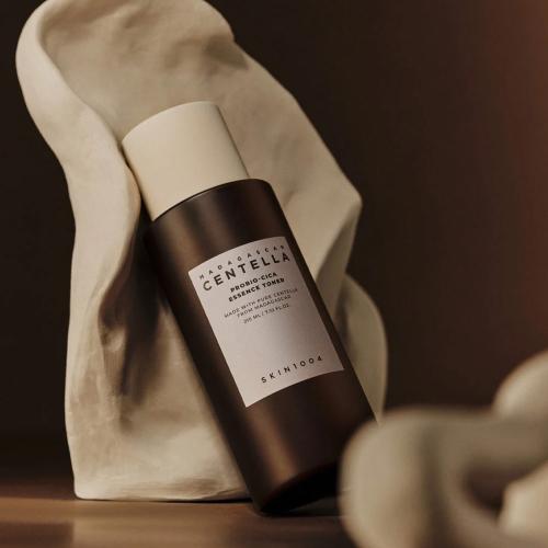 SKIN1004 – Madagascar Centella Probio-Cica Essence Toner – Zklidňující a posilující toner - 210 ml