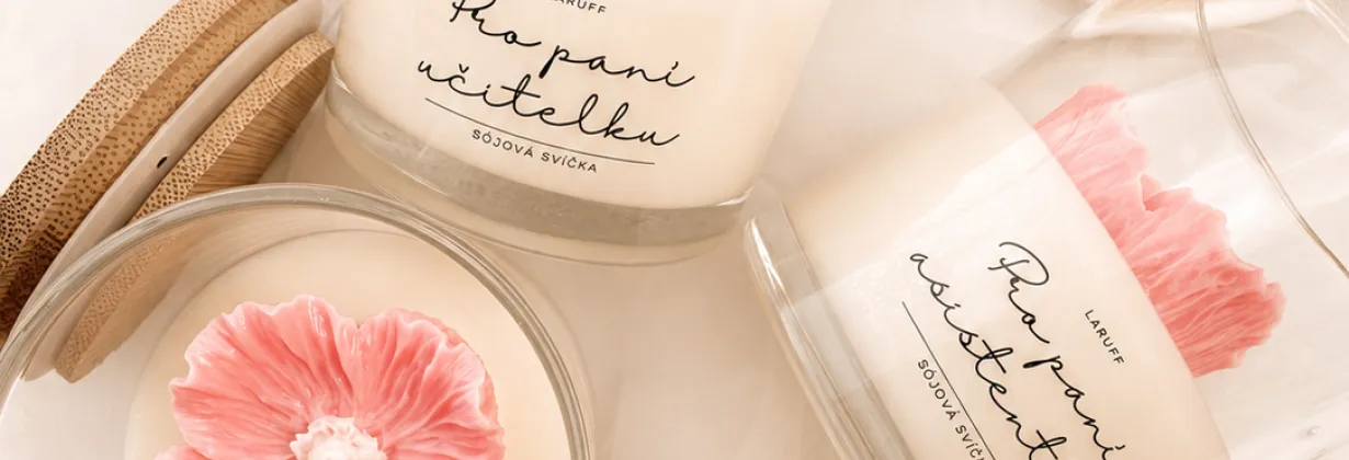 Jak vznikaj&iacute; květinov&eacute; sv&iacute;čky LaRuff? Nahl&eacute;dněte do z&aacute;kulis&iacute; ručn&iacute; v&yacute;roby | shop.laruff.cz