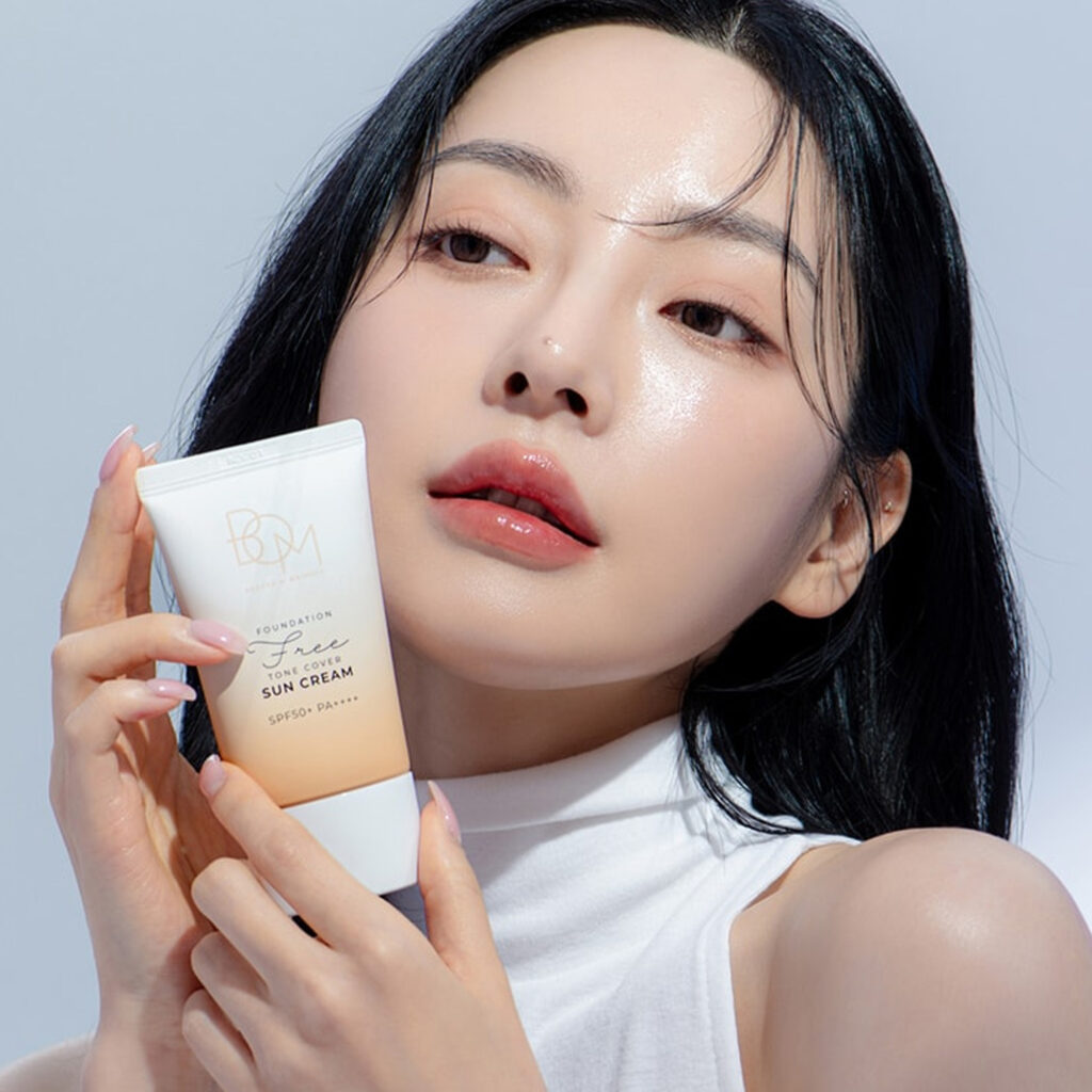 B.O.M – Foundation Free Tone Cover Sun Cream SPF50+ PA++++ – Multifunkční tónující opalovací krém - Image 3
