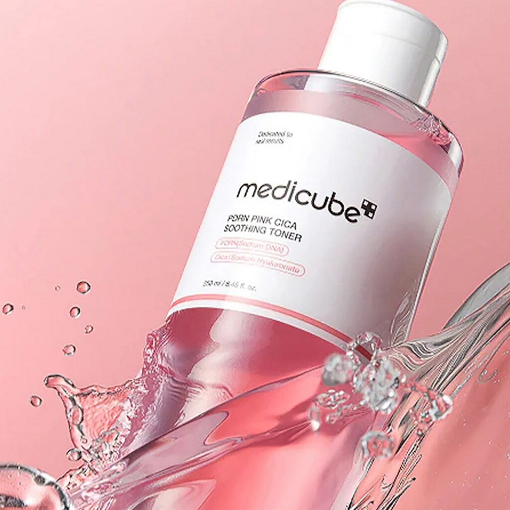 MEDICUBE – PDRN Pink Cica Soothing Toner - Zklidňující a hydratační tonikum s PDRN - 250 ml - Obrázek 2
