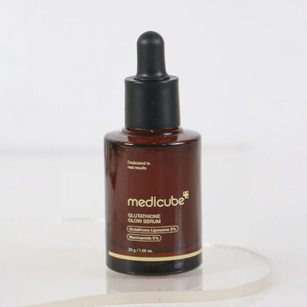MEDICUBE – Glutathione Glow Serum – Rozjasňující sérum s glutathionem a peptidy - 30 g