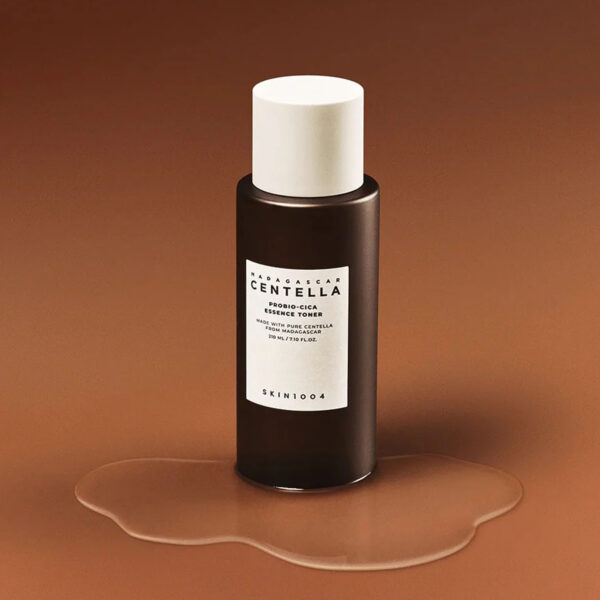 SKIN1004 – Madagascar Centella Probio-Cica Essence Toner – Zklidňující a posilující toner - 210 ml